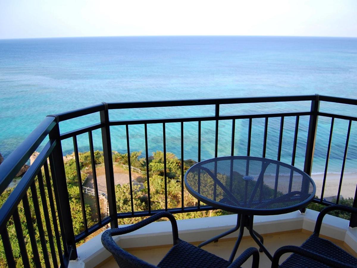 فندق نيكو أليفيلا يوميتان المظهر الخارجي الصورة A balcony with a view of the sea