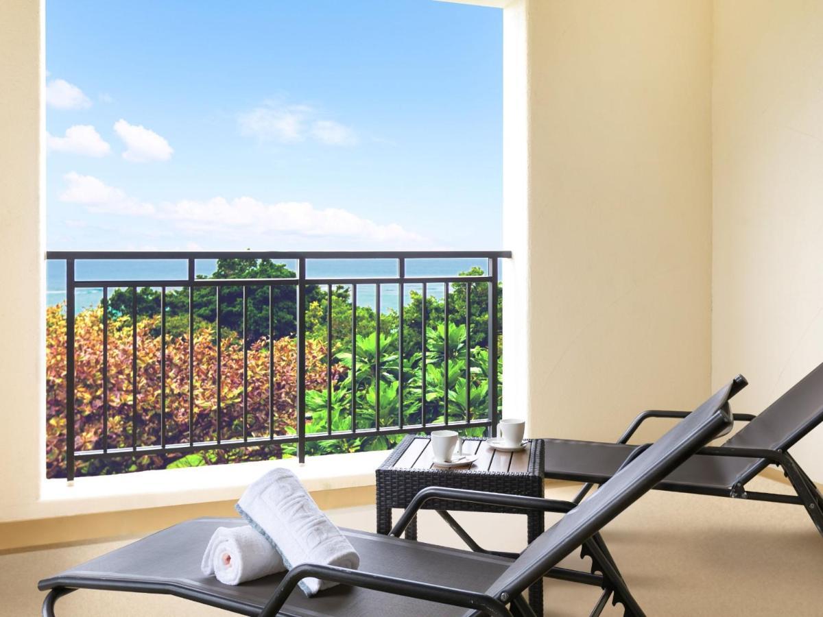فندق نيكو أليفيلا يوميتان المظهر الخارجي الصورة A balcony at the Westin Resort & Spa, Playa Mujeres