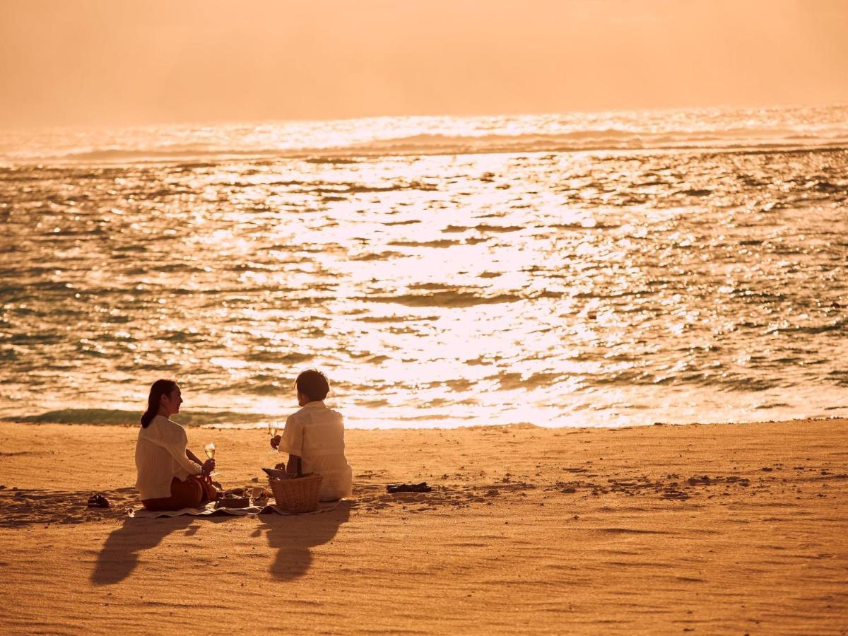 فندق نيكو أليفيلا يوميتان المظهر الخارجي الصورة Sunset at the beach