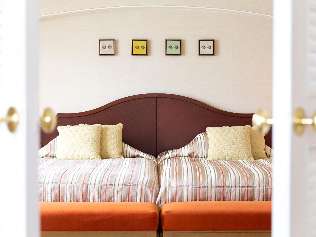 فندق نيكو أليفيلا يوميتان المظهر الخارجي الصورة A room at the hotel
